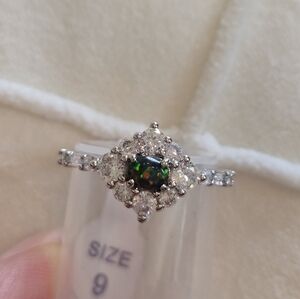 Elegant Bomb Partt Silver and Green Gemstone Ring